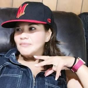 Meet your Posher, Leonila